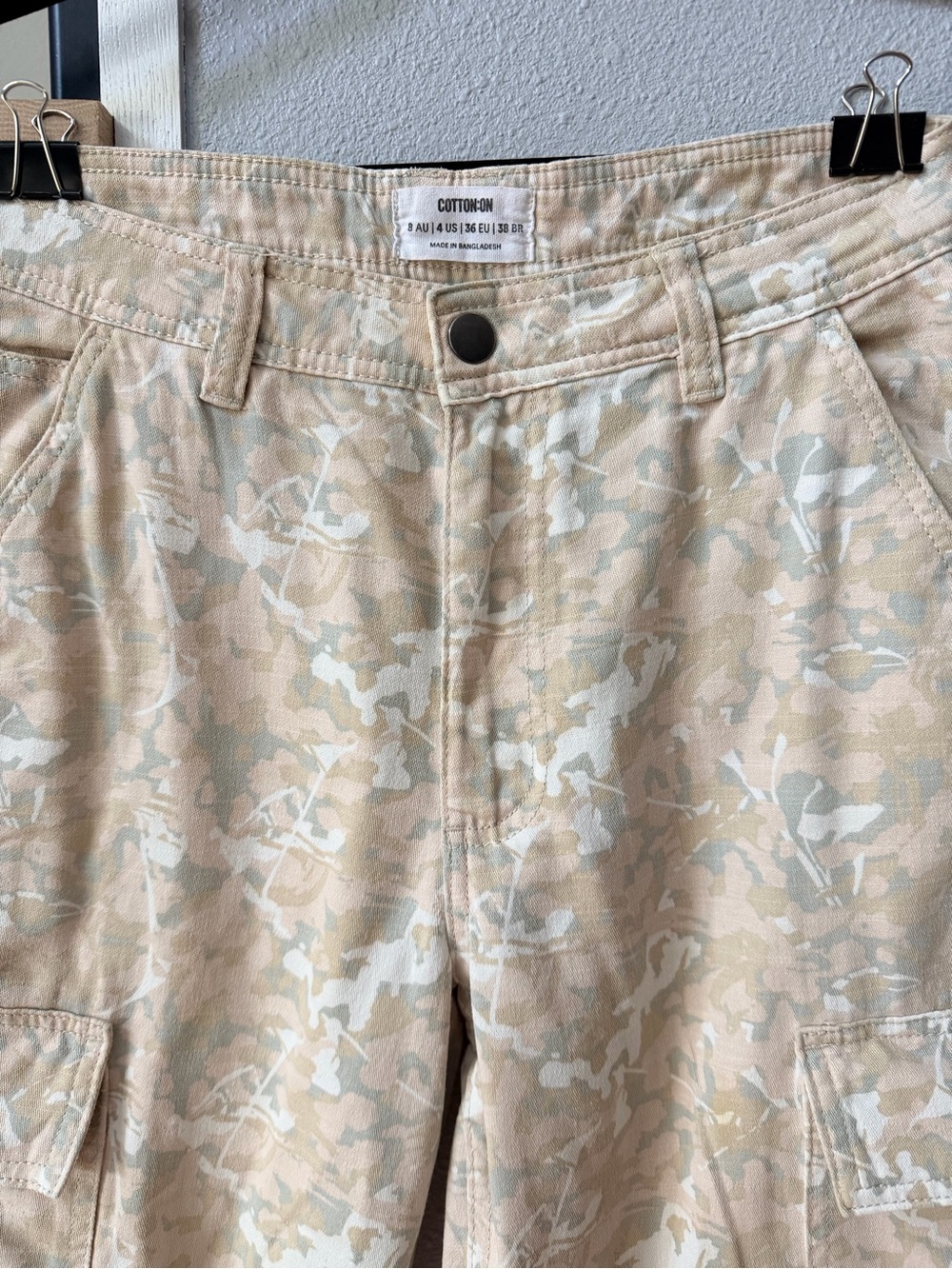 Cotton On Beige Camouflage Floral Cargo Pants Size 4 - Picture 2 of 16